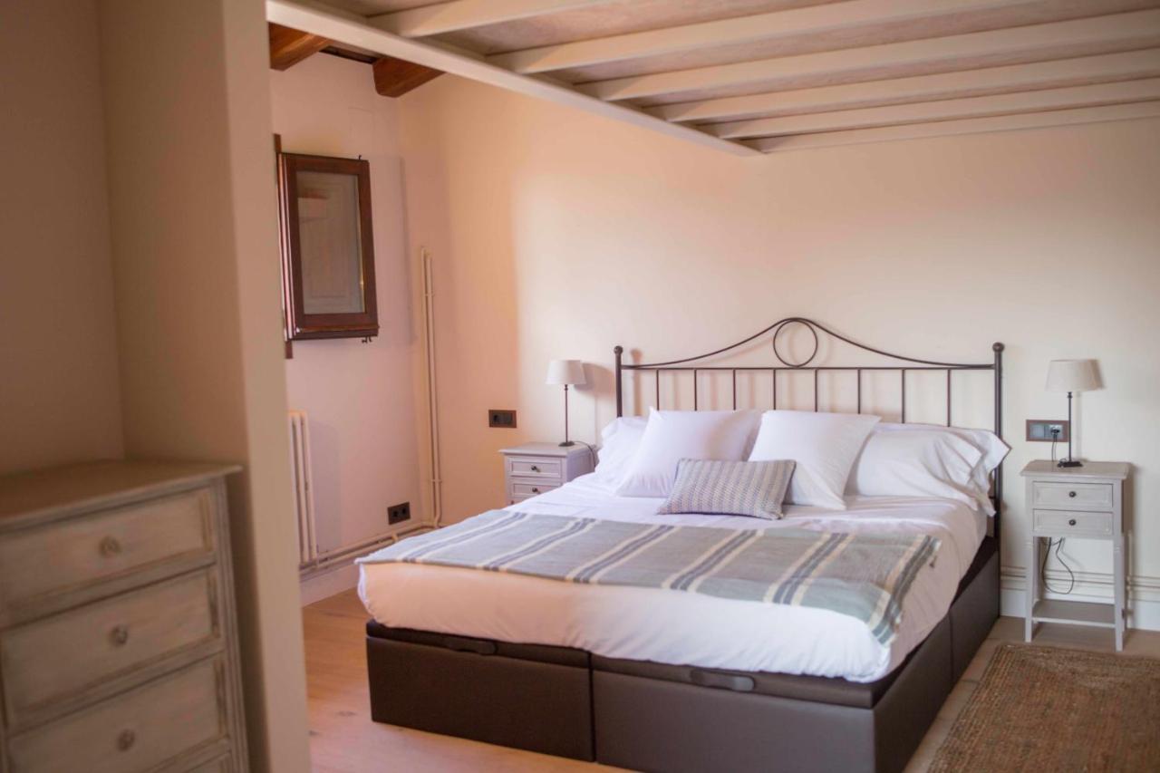 Casa Rural Masia Les Apieres El Pla de Manlleu Экстерьер фото